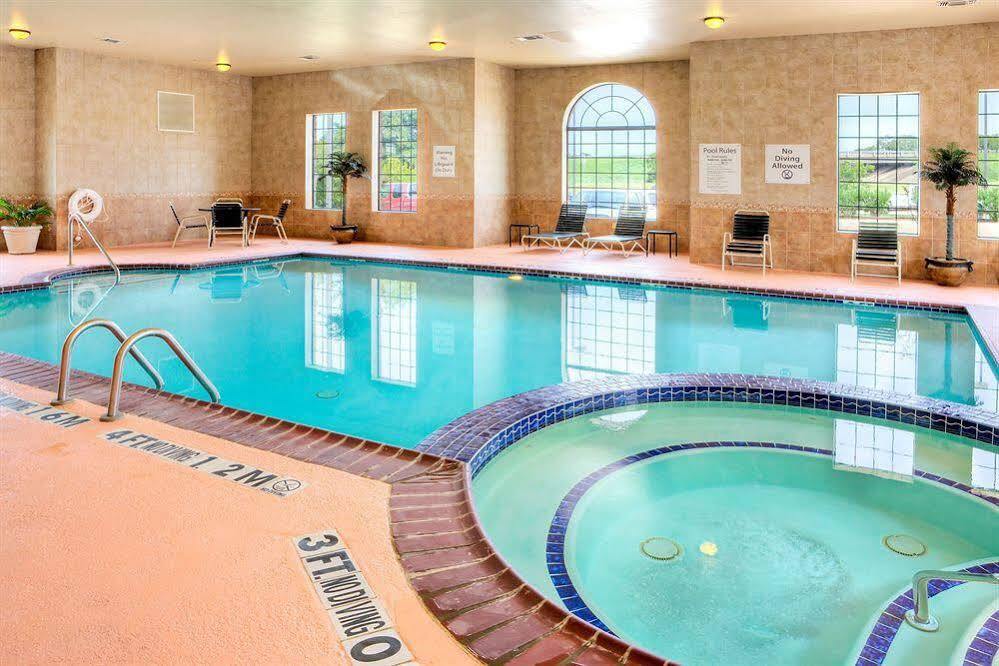 Holiday Inn Express And Suites Granbury By Ihg מראה חיצוני תמונה